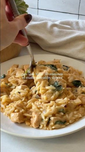 lemon chicken orzo skillet dinner 🍋 healthy, balanced, and ready in 30 minutes! Recipe below ⬇️