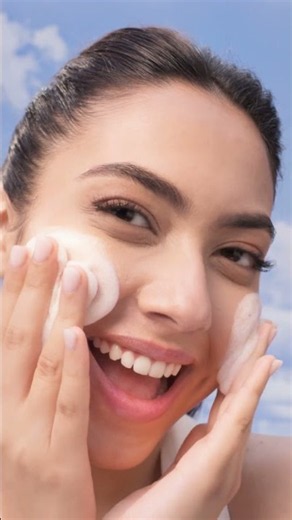 NIVEA Luminous Even Glow Whip Face Wash with 6 Acid Complex | Hinglish | 15 sec