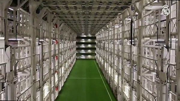 El vídeo viral del nuevo césped retráctil del estadio Santiago Bernabéu