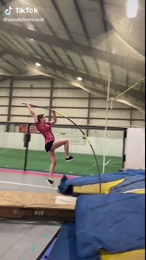 Great practice Aliyah! Making 10 feet look easy 👏 #polevault #polevaulting