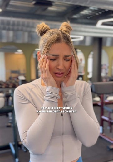 Motiviert im Gym und dann plötzlich kein Plan, was du trainieren sollst oder wie die Übung geht?🫣 Genau dafür gibt’s mein Online Coaching. Klarer Trainingsplan, alle Übungen in der App erklärt, einfach starten, ohne Stress. Wenn das genau das ist, was du brauchst, meld dich jetzt ganz unverbindlich über meine Website. Ich meld mich dann persönlich bei dir. Den 🔗Link findest du in meiner Bio. 🤍