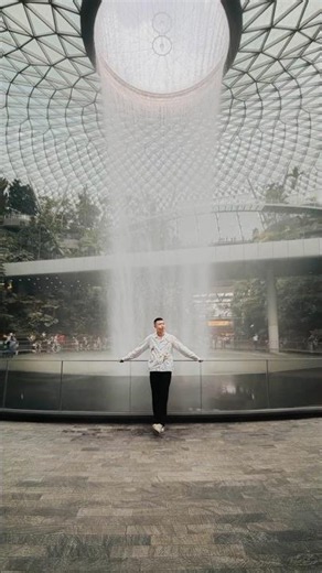 Foolproof way to remove crowds from your travel pics!