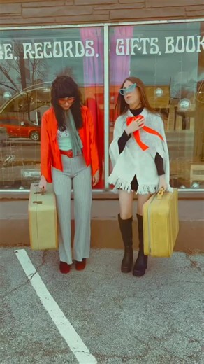 PHOENIX! 🌞 Get ready to travel through time THIS SATURDAY, because Time Travelers Vintage Expo is on its way! We’ll be setting up with over 100 vendors at the Phoenix Convention Center for one day only, so be sure to grab a friend and don’t miss out! ⏳ Details 👉 🗓️ Saturday 1/24/26 - ONE DAY ONLY 📍 Phoenix Convention Center - South 🕰️ 10am - 5pm 🌞 Showcasing 100 vendors offering true vintage clothing, home goods, handmade & more! 🤩 DOUBLE THE SPACE THIS YEAR! 🎟️ Tix at timetravelersexpo.