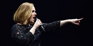 The couple got engaged at Adele's concert (Video)