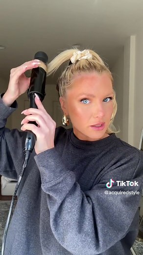 Okay if you haven’t tried this.. you must #curlinghairtutorial #curlinghack #curlingponytail #ponytailcurls