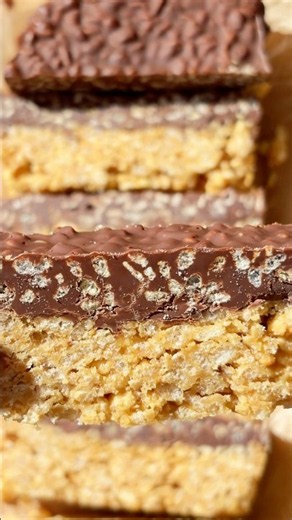 Choc vanilla rice crispy bars #recipe #easyrecipe #ricecrispy