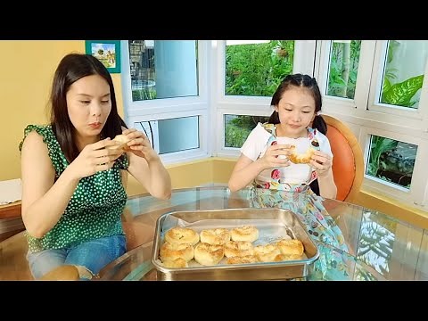 Bug Creates Bread With Hidden Secret Message and DIY Balloon Science Experiment | Little Big Toys