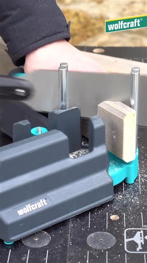 🔨📐 Say goodbye to tedious measurements and inaccurate cuts! Introducing the ultimate tool for perfect baseboards: the Bevel Gauge and Mitre Box! 🙌🔧✨ This clever 2-in-1 product eliminates the need for an angular bevel gauge and ensures precise mitres every time. 💯✂️ No more struggling to transfer angles to your saw! Simply use the two moving arms to measure corners from 85-180° and place your baseboard in the integrated guides. 📏⚙️ Then, with the help of the guide pins and a backsaw, achiev