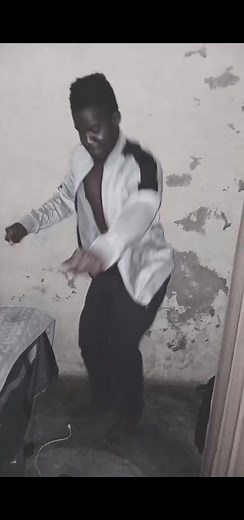 I was trying to dance 💃 😩 hey zwitovha navhane....😹😹💔 anyway Enjoy the 🎵 song ...link below 👇 https://youtu.be/FjgYj2han2g?si=2pvlZ6ww2RPXgYlZ | Maduvha Apla