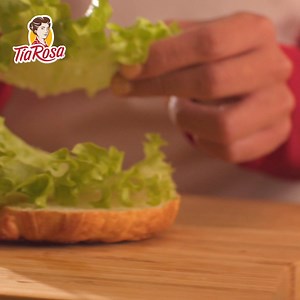 Un buen día comienza con un desayuno práctico y rico con Cuernitos Rebanados Tía Rosa, listos para rellenar. | Tía Rosa