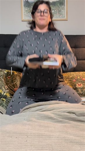 Jessica Sealey on Instagram: "36 COZY HOBBY IDEAS for you to do from bed whether you’re low, medium, or high(er) energy.. aka you have some brain cells to spare haha But whether you want brain off hobbies, or you have a little more energy to do some thinking, you’ll find some great hobbies to pick up but without having to leave the comfort of your blankets with these awesome hobby choices! Hobbies mentioned: Low-Energy Hobbies * Colouring without worrying about technique * Color by numbers * Sti