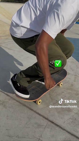 Tutorial do ollie! Se gostar das dicas não esquece de seguir o perfil para mais!! . . . . . #skate #skateboarding #ollie #tips #tutorial #dicas #comofazer #aprender #tecnica
