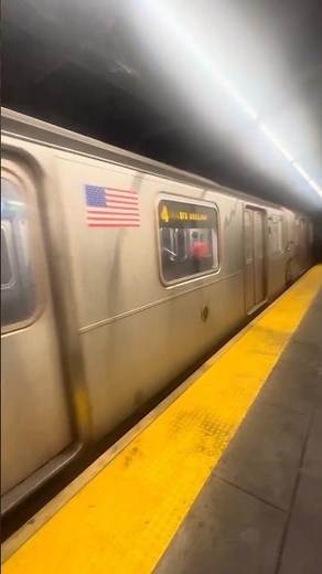 4 Train Arriving At 149th St Grand Concourse, Going To 161st St Yankee Stadium - New York