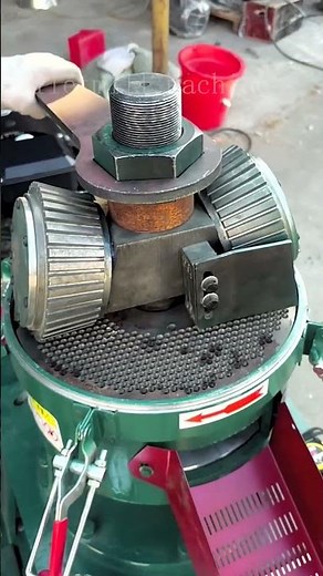 New feed pelleting equipment, feed pellet mill for chickens, ducks, cattle, sheep, pigs, and horses.