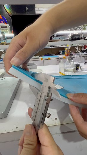 Is such a thick high-temperature insulation pad still afraid of deformation? The real 500-degree high temperature does not deform or bulge, and there is no gorgeous appearance. All of them are real materials. If you don't mind the appearance, it will be a perfect product. Lanrui high temperature insulation pad is recommended to everyone. #lanrui #mobile #repair Lanrui team @精选 Lan Rui LR Lanrui tool SamTools | Lan Rui