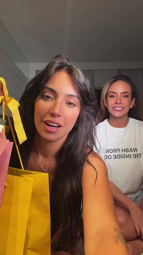 Vanessa Lopes e suas compras: reflexão e humor
