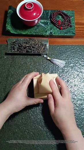 Traditional tea packaging process, kraft tea bag sealed with vintage private tea label