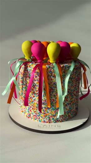 Pra colorir o feed! Fica, vai ter bolo! 🌈#balloon #balloncake