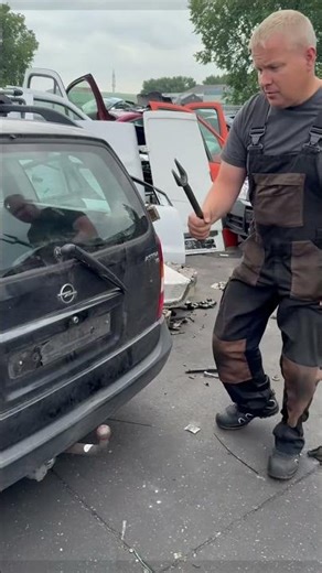 The glass is broken #funny #funnyprank #prankideas #for #prankvideo #celebrity