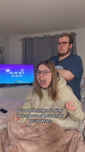 Disabled Singer Performs 'Locked Out of Heaven'