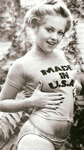 49K views · 57 reactions | Standing just 4 feet tall, this powerhouse of talent left an unforgettable mark on TV history — despite a mother who was institutionalized and a father at the Pentagon who walked out on her. She first won hearts on a wildly popular drama in the '70s—ring a bell? Check the first comment to reveal her name! | Dream Memes | Facebook