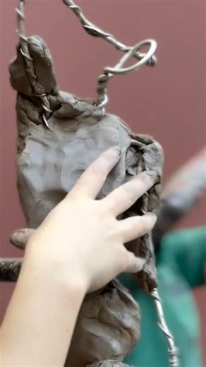 Lyme Academy of Fine Arts | What are your favorite model poses? Each week, a student picks the pose for our one-day gesture sketches. Friday mornings in... | Instagram