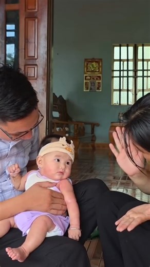 a happy family. tieu ly - jack and his mother were very happy when the baby appeared-041 | Ly Tieu Ly