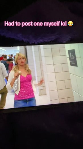 #highschoolmusical #sharpay #gabriella #idiocy #blindness | gabriella hiding from sharpay bathroom bloopers