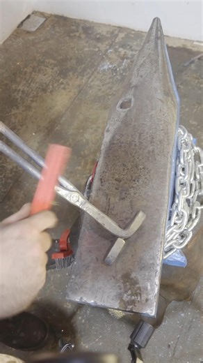 Forging Bladesmith tongs #bladesmith #blacksmith #tongs #forging #knifemaster #forja #cutelaria