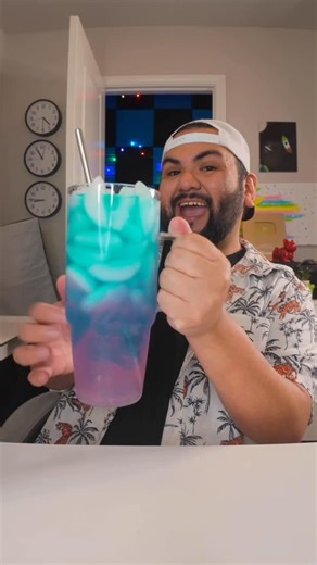 JOSEPH ANTHONii on Instagram: "Water of the day! 💦 🧜‍♀️ 🍬 🩷🩵 #water #watertok #flavoredwater #wateroftheday #recipe"