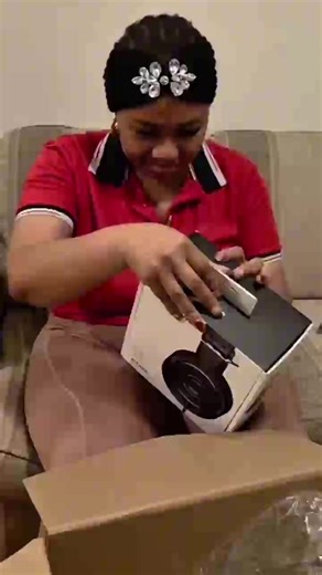 🎙️✨ Unboxing Day! Guess who just leveled up their setup? 🤩 I finally got my hands on the Audio-Technica mic, boom arm, headset AND even a mini light that clips right on the phone (because good lighting = good life 😅). From sounding like a potato 🥔 to sounding like a PRO 🎤… this is the glow-up we’ve been waiting for. 😂 Who else gets excited about unboxing tech as if it’s Christmas morning? 🎁 Drop a 🙋🏽‍♀️ if you’re guilty too! #unboxingvibes #AudioTechnica #contentcreatorlife #techglowup 