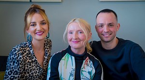 WATCH & WIN! 📚 Meet our new Pat Kenny Show Easons Ireland Book Club panel! Pat is joined in studio by Caroline Foran, Claudia Carroll, and James Kavanagh. To celebrate we have two €200 Eason vouchers up for grabs! To enter, like this post and comment to tell us which author Claudia feels is the "mother of commerical fiction"? Good luck 🍀 | Newstalk