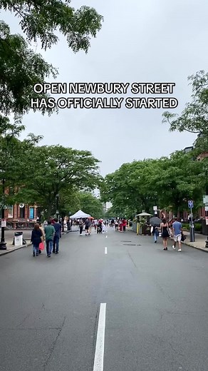 First Open Newbury of the summer was a rainy one🌧️ #boston #bostontiktok ##thingstodoinboston##bostonsummer##newburystreet##opennewburystreet##bostonfoodies##backbay##fyp##foryou