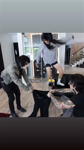 How to put on pants with Oliver tree