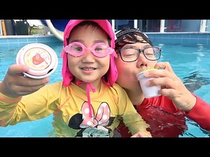 Toko Es Krim Boram Dan Ayah Bermain Di Kolam Renang