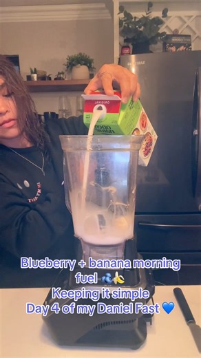 Kicking off the morning with my Daniel Fast smoothie 🫐🍌 Blueberries, half a banana and unsweetened almond milk. Simple, filling, and right on track 🙏✨ #DanielFast #DanielFastJourney #HealthyStarts #FaithAndFocus #MindBodySpirit | Amanda Arzola