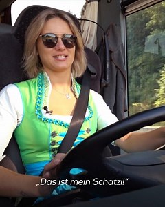 Ab geht's, denn unsere Bus Babes sind wieder unterwegs! Bei ihnen wird es nie langweilig, denn ihre Fracht lebt, beschwert sich und hat oftmals sogar Sonderwünsche ... 🚌 „Bus Babes“ – ab Sonntag, um 20:15 Uhr bei Kabel Eins. | Kabel Eins