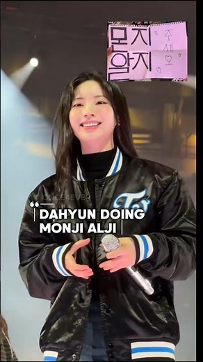 DAHYUN DOING MONJI ALJI , A TWICE GESTURE