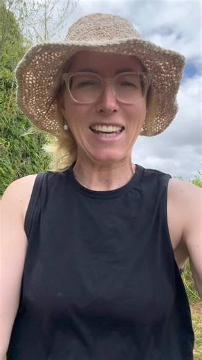 …clapping wasp nests by hand ain’t for the faint hearted but we’ll take on the small - medium nests by hand. 🫣👏 If you commit fast enough it’s ok, I haven’t been stung yet. 😉 I saw a guy at a blueberry farm do this years ago and apparently decided that was life-changing information. No hesitation, zero fear, questionable judgement 😬⚡️ Farming isn’t for the faint-hearted - or the slow moving 🐝💛🤣 #farmlifeunfiltered #farmstrong #ruralchaos #handsonfarming #farmlifehumour #countrygrit #dontt