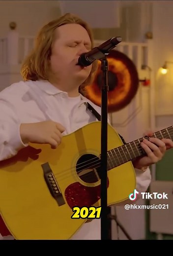 Lewis Capaldi - Someone You Loved (Official Music Video)