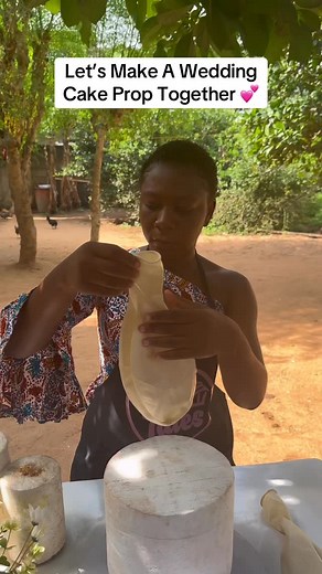 Tell tales on Instagram: "The easiest wedding cake design ever .... make a dummy cake in less than 15 minutes #ballooncake #fakecake #telltalesgh #cakesinablekuma"