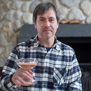 Apple designer Marc Newson sells $12K hourglass as Swiss watchmaker does analog Apple Watch clone | AppleInsider