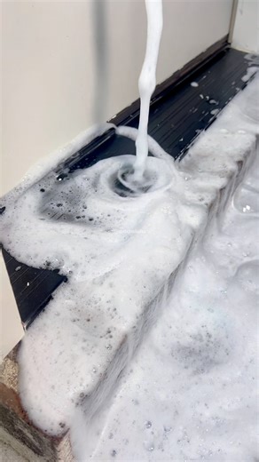 ocdelulu on Instagram: "cleaning the threshold so I don’t track 2025 back in 🩷🫧"