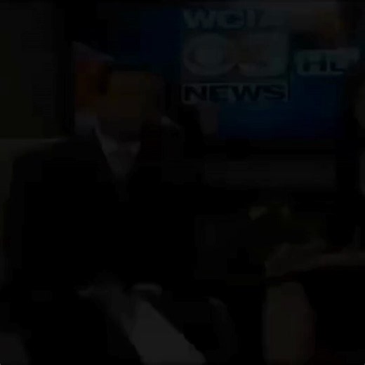 Sep 15, 2014Illinois news anchor Dave Benton sat at his desk, looked into the camera, and told his viewers he only had months to live.He did not frame it as a news item.He framed it as something shared between family."We've got some family business to discuss... that's why we're sitting here. And because all of you are part of our family... we wanted to let you know what's been going on behind the scenes."Then he told them plainly what the doctors had told him:"As I told you a few weeks ago, my 