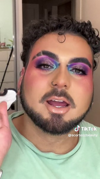 This is the ONLY way you should be removing your fake lashes #makeup #makeuptutorial #tutorial #beauty #skincare #lashes #makeupremoval #makeupartist #mua #promua