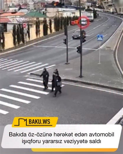 @baku.ws_official on Instagram: "Öz-özünə hərəkət edən avtomobil üzərində piyada bölmələri olan nəqliyyat işıqforu yararsız vəziyyətə salıb. Bu barədə NİİM məlumat yayıb. Bildirilib ki, bu gün səhər saatlarında paytaxtın Xətai rayonu, Gəncə prospekti ilə 8 Noyabr prospektinin kəsişməsində yol-nəqliyyat hadisəsi baş verib. İlkin ehtimala görə səkidə park edilən avtomobil içərisində sərnişin ola-ola qəfil hərəkətə başlayaraq yolda olan svetofora çırpılıb. Hadisə zamanı xəsarət alan olmasa da, 1 əd