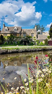 Breathe in, slow down, and let the village show you its rhythm.🌿💜✨🐴 Click to watch the full walk through this beautiful village on YouTube. 🎞️ https://m.youtube.com/watch?v=Eklrk9goPqs&t=4s 📌 Save for your travel in England 🏴󠁧󠁢󠁥󠁮󠁧󠁿 📍Lower Slaughter is a picturesque village in the Cotswolds, England, known for its stone cottages, the gentle River Eye, and blooming wisteria in May. It’s famous for its peaceful charm and timeless beauty—especially beautiful in spring. #lovegreatbritain