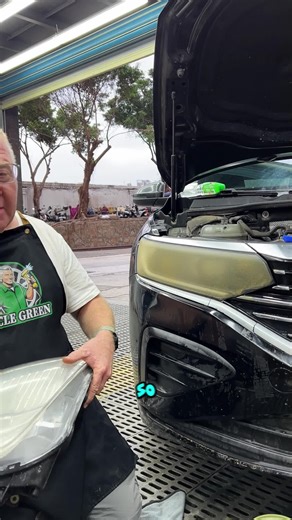 Headlight Cleaning Service for a Sharp Car Look