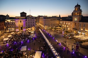 Una tavolata da record con tre stelle Michelin: a settembre la Cena dei Mille a Parma
