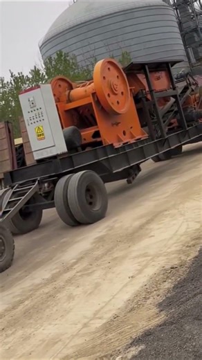 Heavy Stone Crushing Machine in Action – Powerful Industrial Rock Crusher